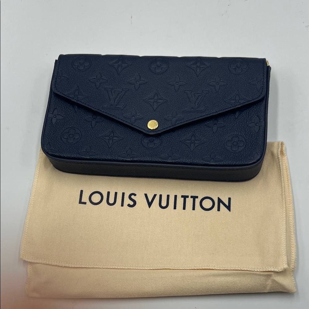 New Louis Vuitton navy blue leather Clutch crossbody Gold Chain - Picture 12 of 13